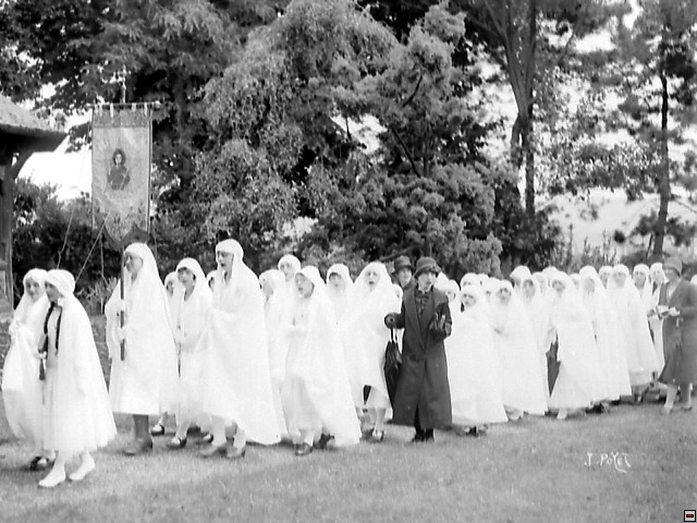 procession 1928 (9).jpg